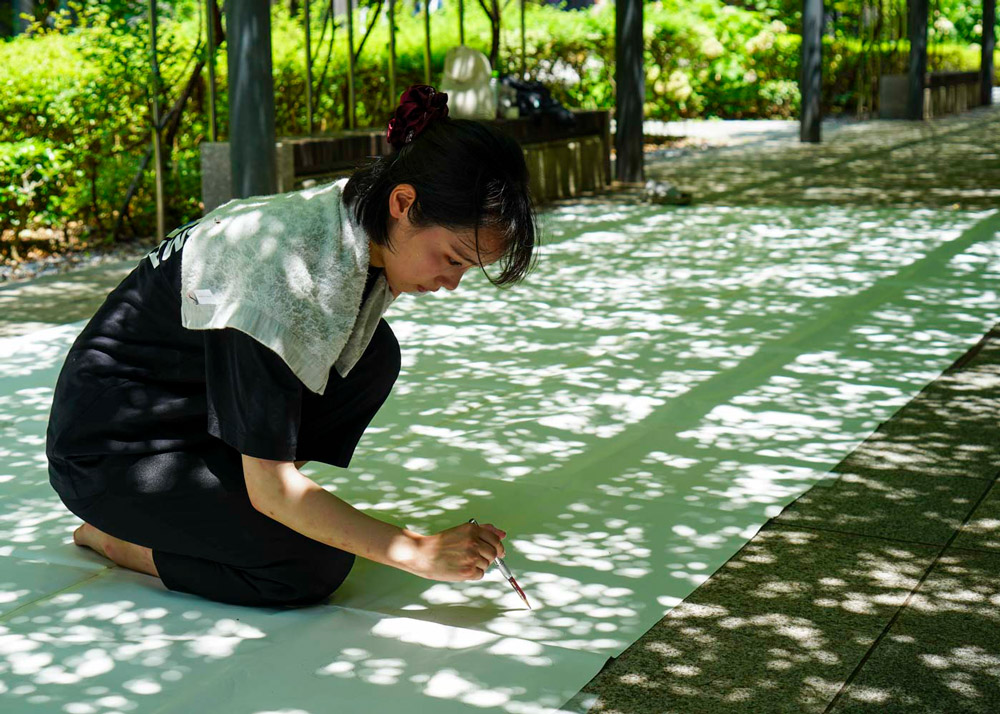 Ms. Kotori Nakamura tracing shadows near the Toyosu office