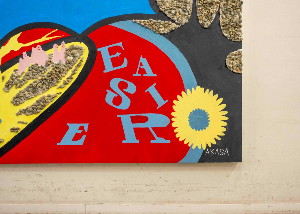 Gravel was used as a material Mr. Ujitoshi Akasa's mural