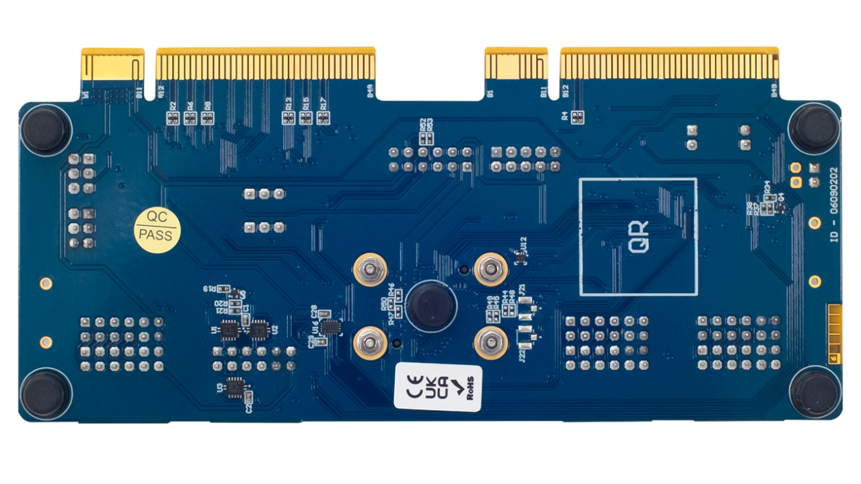 ForgeFPGA™插槽卡#3 - 底视图