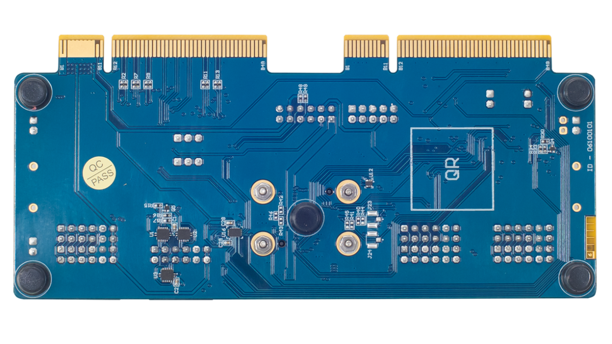 ForgeFPGA™ 插槽卡 #4 - 底视图