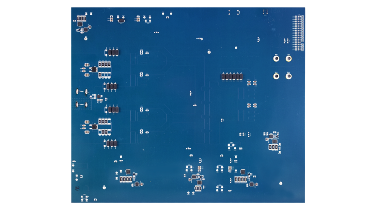 ISLVERSALDEMO2Z 参考设计电路板 - 底视图
