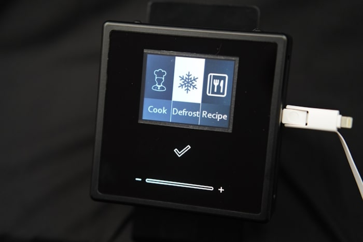 串行 LCD + 触摸参考设计 - RX140 版本