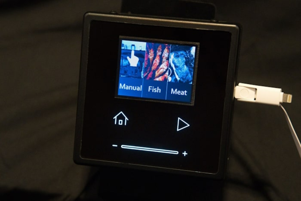 串行 LCD + 触摸参考设计 - RX671 版本