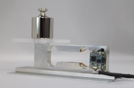 RX23E-B Tiny Board for Digital Loadcell Reference Design - Load Cell and Board