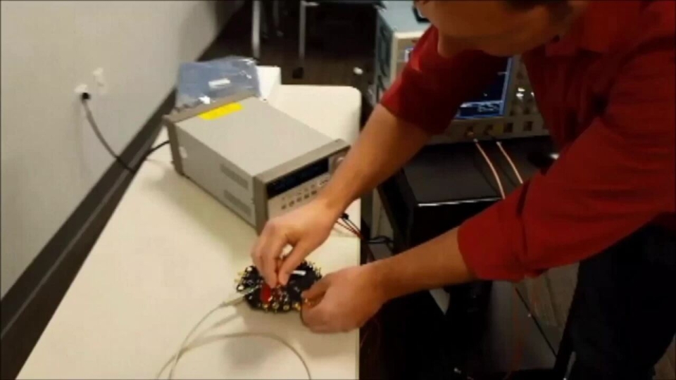 8T49N242 Universal Frequency Translator Evaluation Kit Unboxing and Demonstration